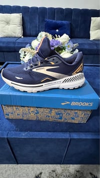 Brooks Adrenaline GTS 23 • مقاس 10 (43-44) • جديد