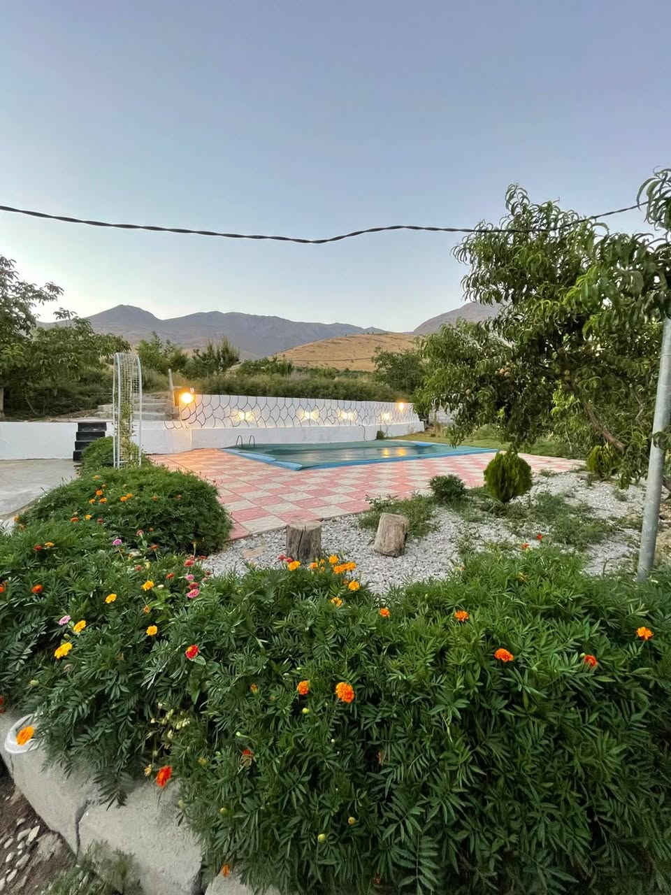 مرحبا بكم واهلا وهلا فیكم، لحجز المزرعة راسلونا عالواتس***********.

جنت متعب فمزرعتنا افضل مكان للاستراحة.
محتر فمزرعتنا افضل مكان لأن درجات الحرارة ناصیة باللیل فالهواء یصبح منعشا(۱۸°C).
ضایج من الازدحام اختر مزرعة ناوروین واتونس ویة عائلتك
فرصة سعیدة لكم جمیعا💖❤
