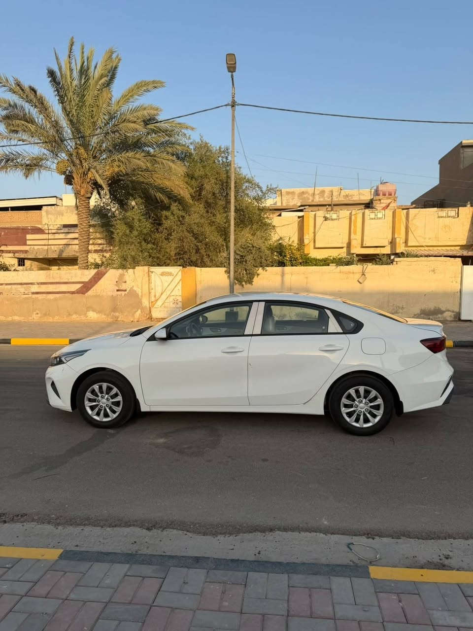 السلام عليكم للبيع كيا سيراتو موديل ٢٤ كفاله عامه ماشيه ١١٠ نص فول محرك ٢٠٠٠كير مكينه بشرط دوشمه كشنات وراضيه تخم تاير جديد باتري جديد حداديه بشرط رقم وسنويه جديد تحويل او وكاله مكانه واسط عزيزيه *********** ***********
