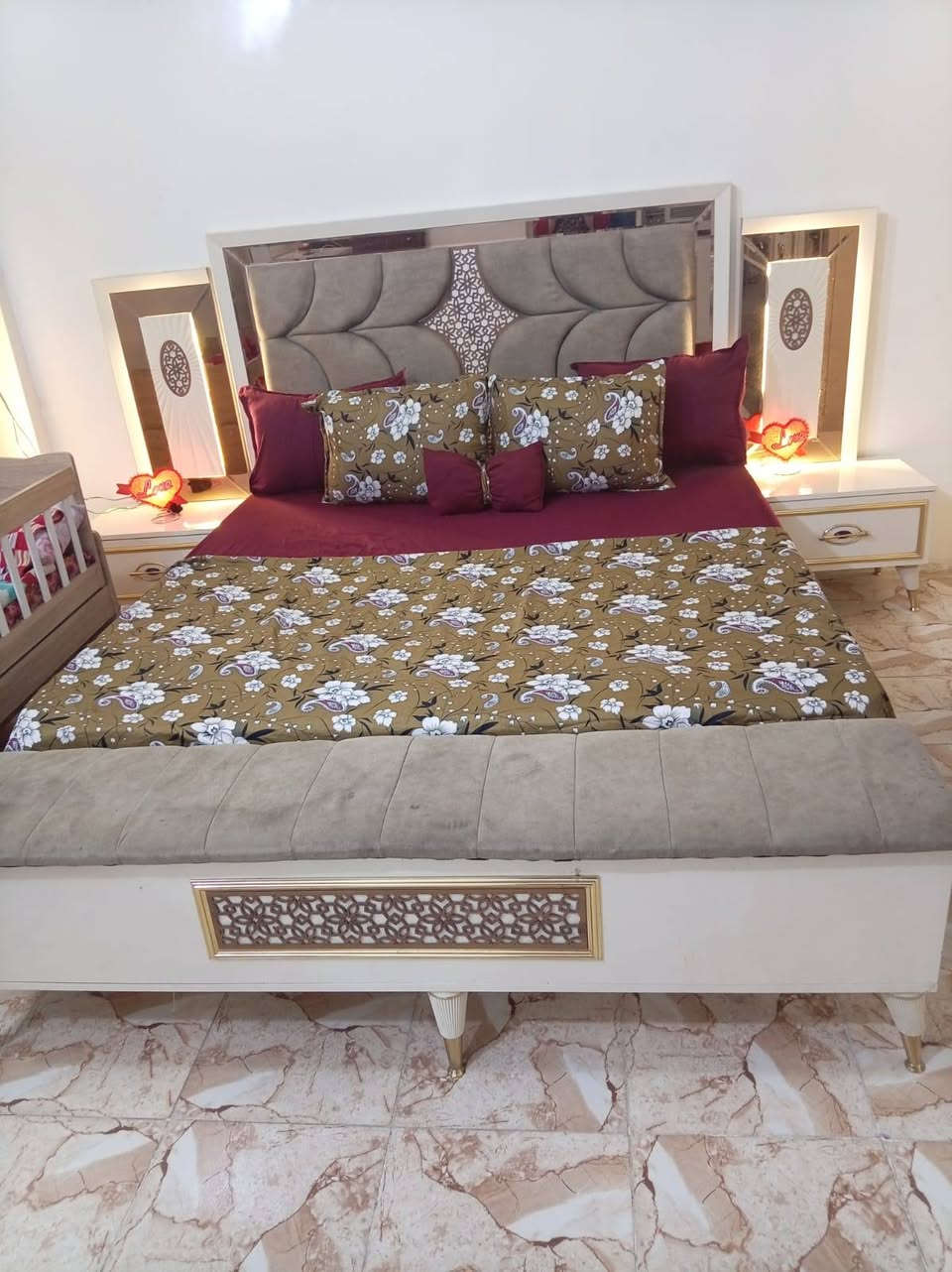 السلام عليكم غرف نوم تركي اخت الجديدة استخدام نظيف كلش نظيفه سعر 800 وبيها مجال عنوان بغداد المعامل ***********
