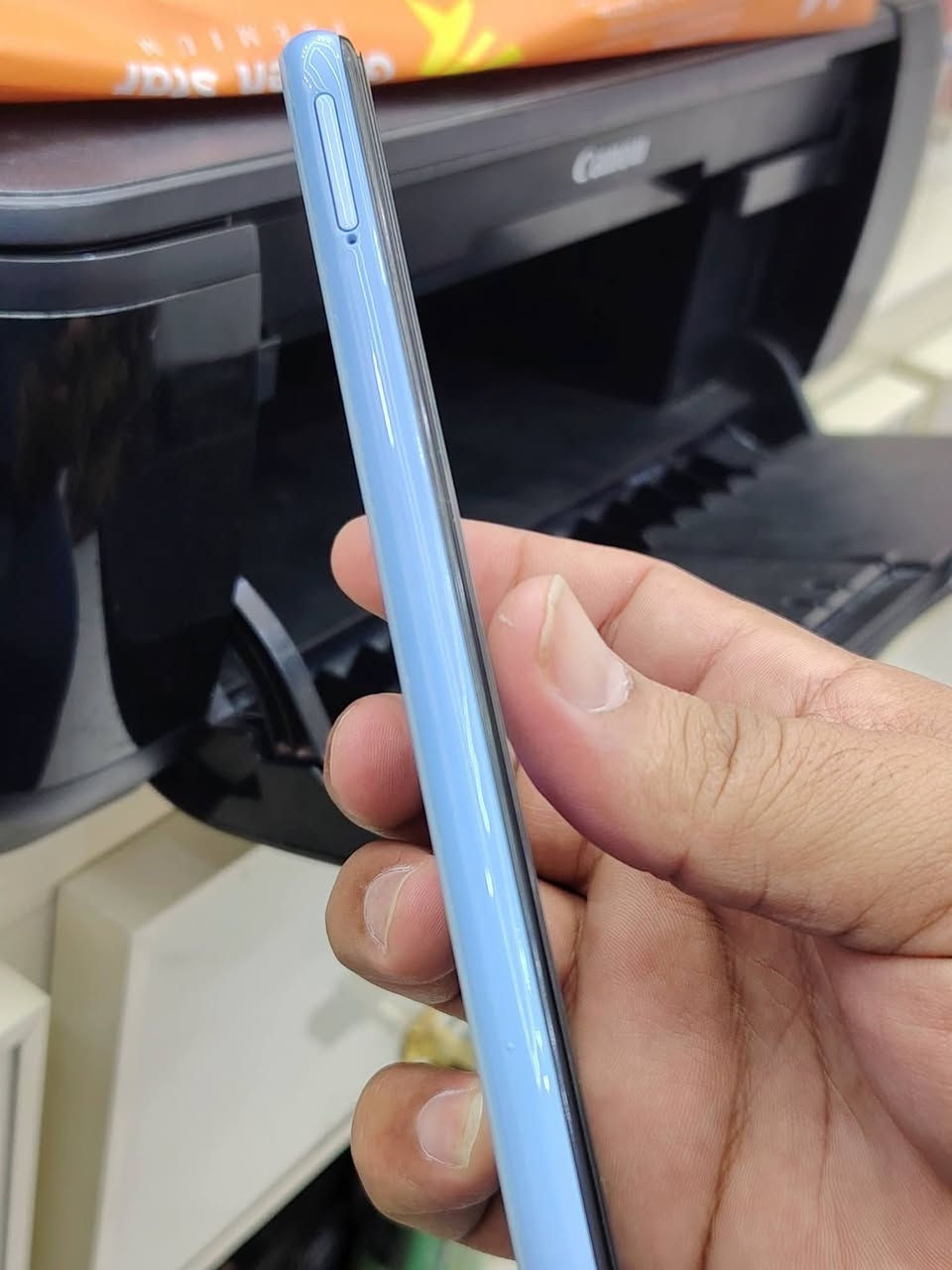 سامسونك كلكسي A23 

ذاكره 128 GB عشوائيه 4GB
-- المواصفات ---
- حجم الشاشة in 6,6 
- نوع الشاشة FHD plus 90Hz
- الكاميرا 📷 الخلفية 
* دقه 50MB ,5MB , 2MB ,2MB 
- الكاميرا 📸 الامامية 
* دقة 8MB 
- نوع ⚙️ المعالج Snapdragon 680
- حجم البطارية 🔋5000mAh
السعر 140 بي مجال بسيط
ملاحظه دكمه رفع صوت واكفه لازم من لمس شاشه ترفع صوت
#مكتب_المها_للموبايل
🔥كل ماهو جديد ومميز وبأنسب الاسعار🔥
 #موبايلات #ساعات #هدايا #اكسسوارات 

العنوان : المضيق مقابل جامع الخضر والياس

نص مكتوب في الصور:
- رائع!
- لقد تم تحديث تقرير العناية الخاص بك. تعرف على ما فعلته خدمة العناية بالجهاز للحفاظ على هاتفك بحالة جيدة.
- البطارية
- تعلم أنماط الاستخدام...
- يتوفر 61%
- مكان التخزين
- ١٠٩,٨ جيجابايت متو...
- ١٨,٢ جيجابايت | ١٢٨ جيجابايت
- الذاكرة
- ١,٢ جيجابايت متوفرة
- ٢,٣ جيجابايت | ٤ جيجابايت
- حماية التطبيق
- غير مفعل
- الأداء
- التحسين التلقائي