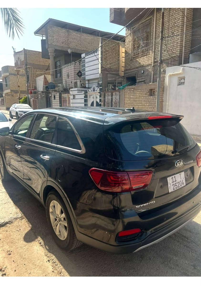 سلام عليكم سورنتو 
موديل 19 شكل ال20 
وراد امريكي 
بيه بنيد وقبق جنطه  مصبوغات الباقي مكفوله 
السياره ماشيه 80 الف جديد السياره 
حداديه جديد ستوني مسويه الامامي والخلفي كله درجه اوله  مكينه كير تبريد كله على الشرط مكانه نجف 
***********
