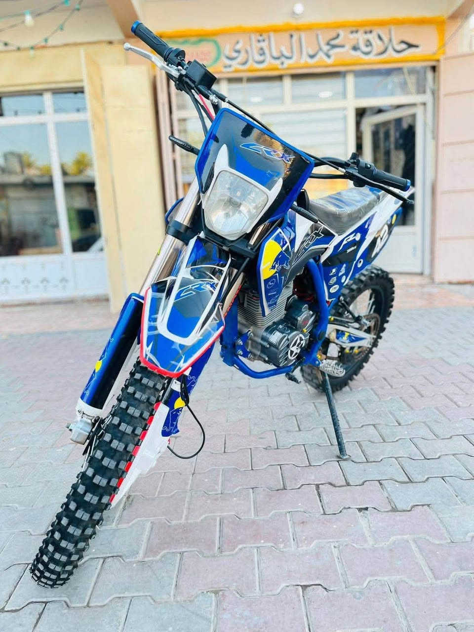 السلام عليكم قفاز للبيعCRX موديل  ٢٥مكينة ٣٠٠ccنضافة فول شلعة ومعدل فول ما نقصة برقي السعر مليون و١٥٠ وبي  مجال المكان حمرين للاستفسار *********** لا تنطي سعر بكيفك ترا تسمع كلام مو حلو
