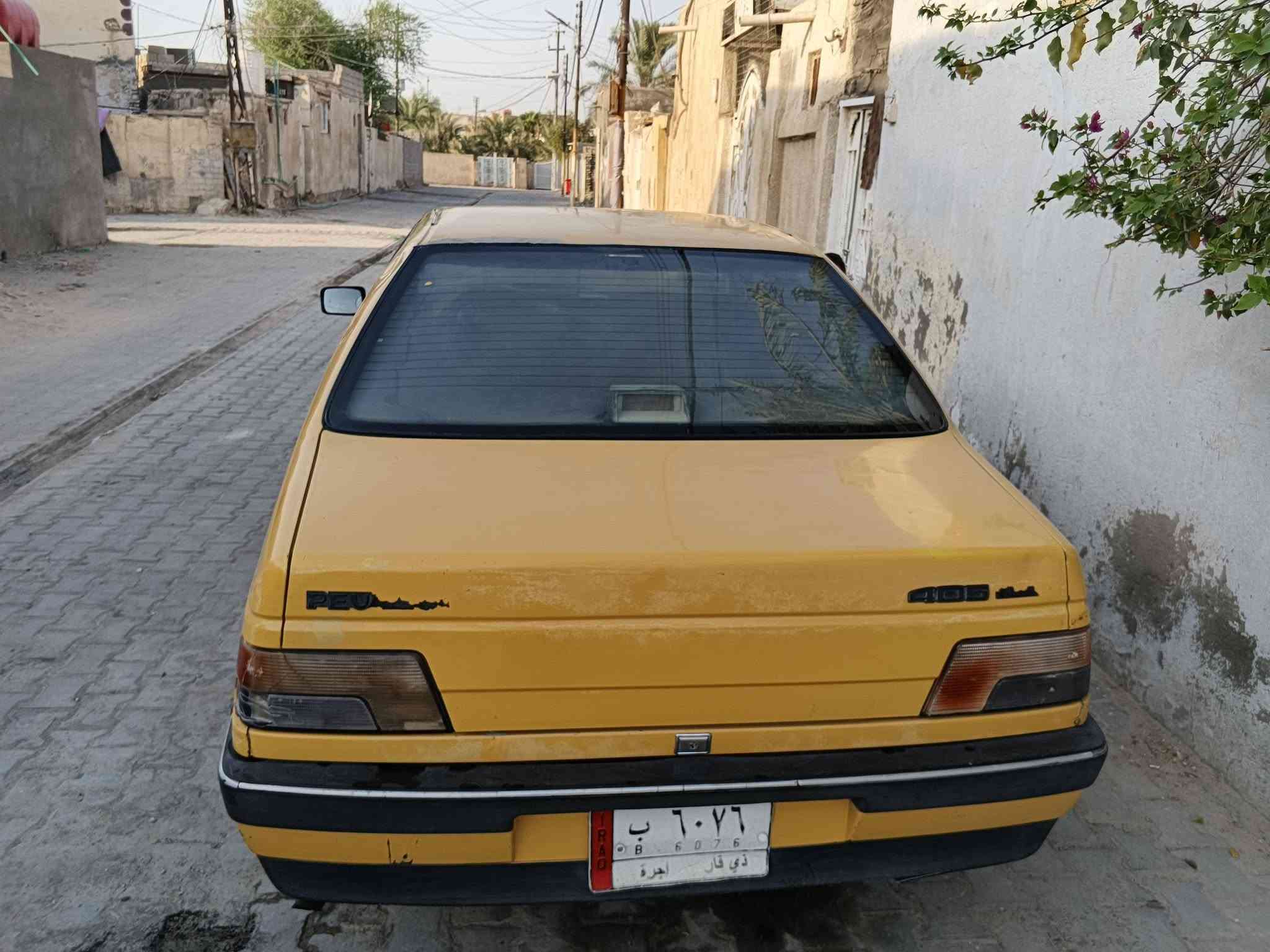 سياره بيحو ٤٠٥ للبيع السياره نظيفه بيه بس المحرك كايم يرادله تجفيت وبس السعر مناسب كلش وهذا رقمي ***********
