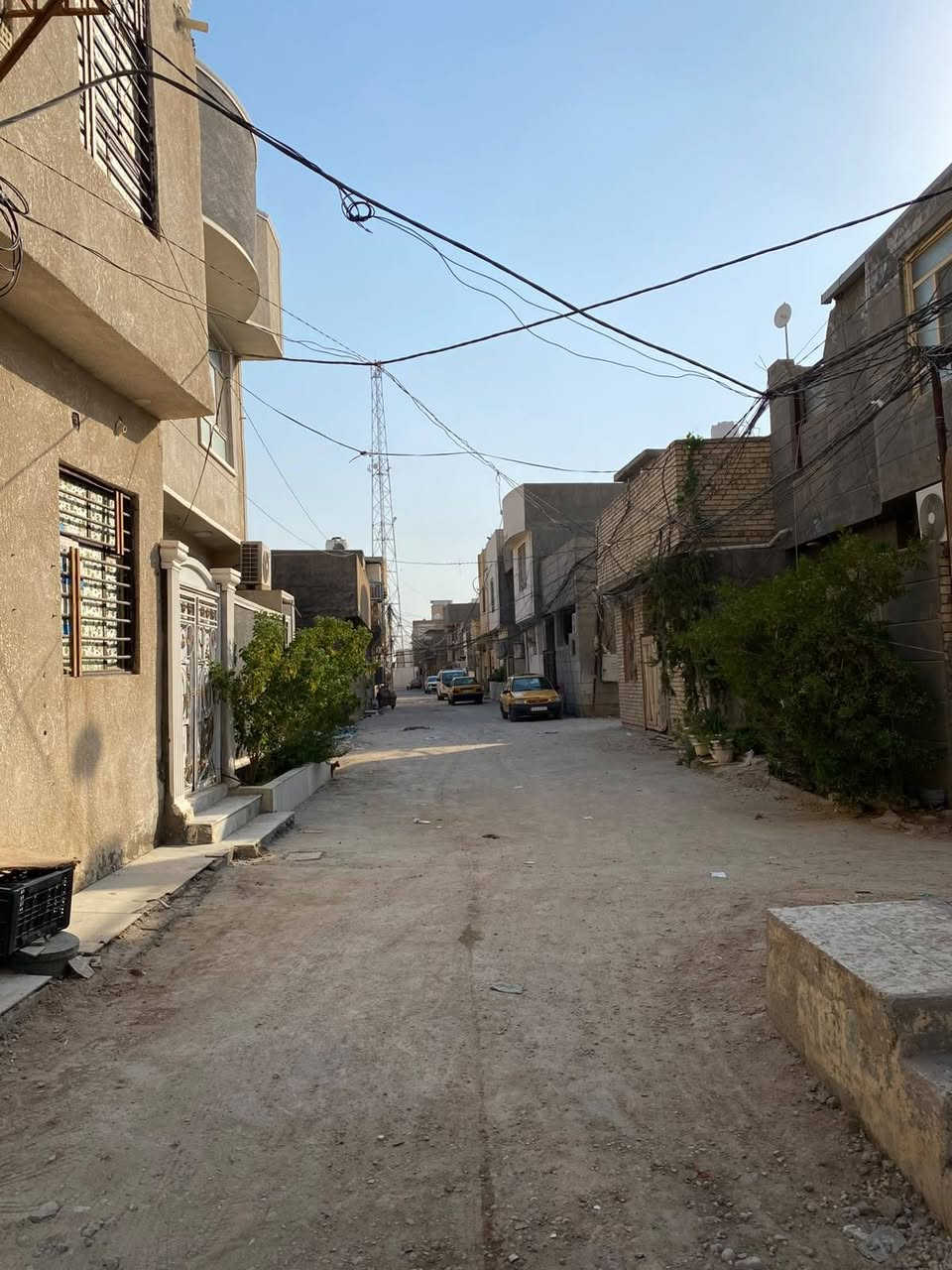 بيت للبيع ١٠٠ متر طابقين ركن ١٠*١٠ مكانه معملجي خلف مدارس العميد الفرع صب يحتوي الطابق الارضي على طارمة وصحيات خارجيه و مدخلين مدخل على الاستقبال و مدخل على الصاله وغرفة نوم سويت و مطبخ و صحيات ومنور
الطابق الثاني يحتوي على صاله واسعه و بلكونه على الشارع و صحيات و غرفتين نوم كل غرفة بيها مخزن صغير 
إضافة إلى درج للبيتونه و السطح سعر البيع ١٣٥ وبي مجال مكانه روعه الي يريد يجي من شارع مستشفى الأورام و الي يريد يجي من البزل المدفون هاي التفاصيل كامله و الي يرغب بفديو تصوير كامل للبيت خاص
للاستفسار الاتصال على الرقم ***********
