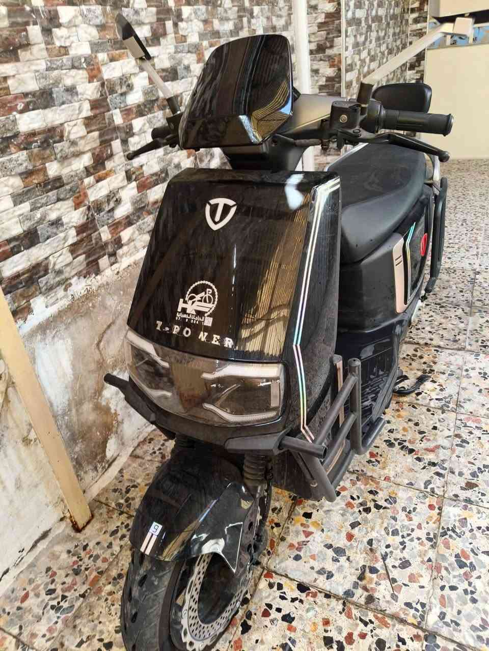 دراجه شحن حجم كبير لون اسود نضيفه جدا صار عشر اشهر عندي نقصها فقط بطاريه سعرها 800 بغداد البياع ***********
