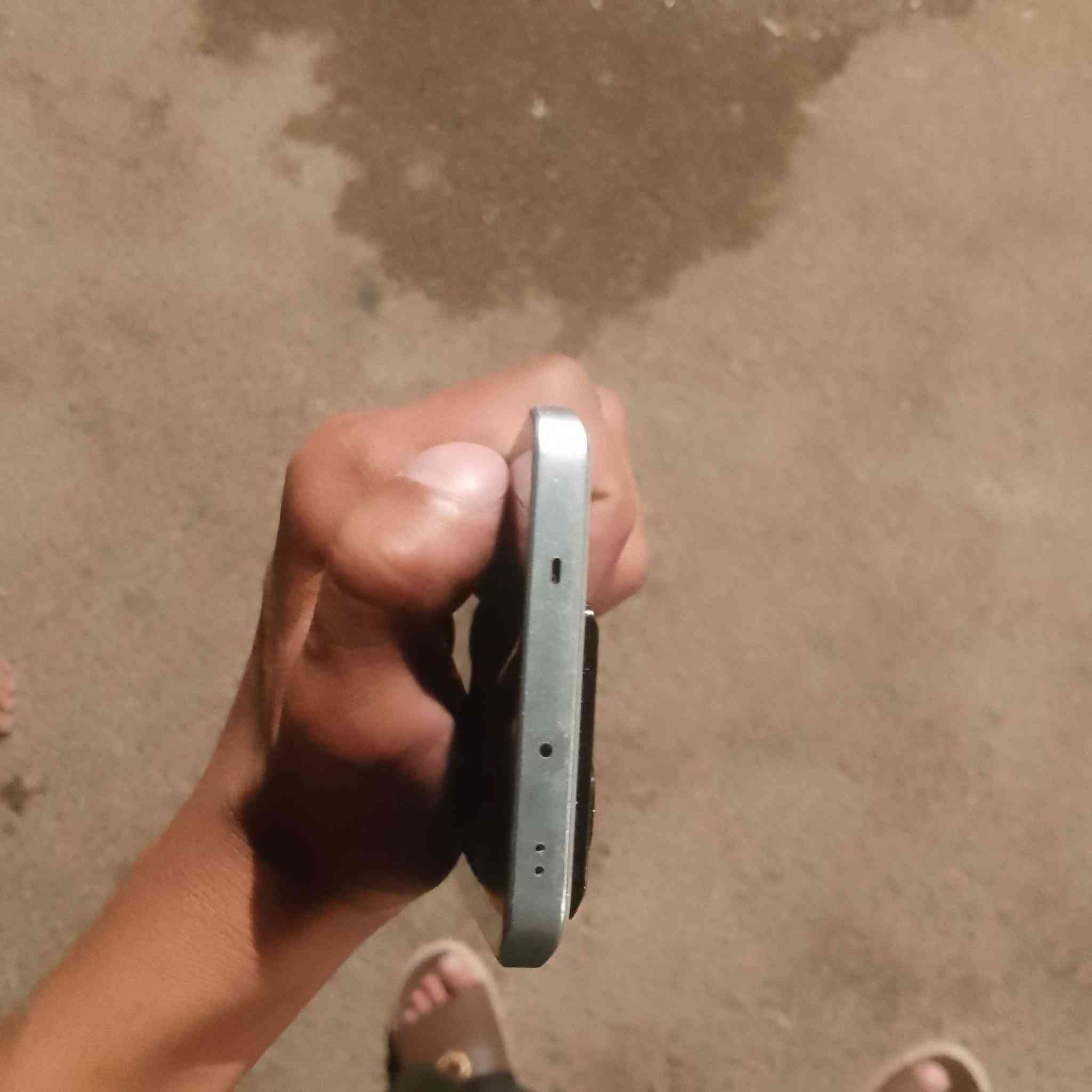 جهاز شاومي 13Tللبيع الجهاز حيل نضيف مكفول من كلشي عطل و تبديل الجهاز معروف كامرته تخبل و يشغل 120 فريم بوبجي ذاكرته 256 عشوائيه 24 جهاز نضافته 95 لونه المميز جلد التمساح جهاز كلش حلو و سلس تجي تاخذه و تفحص وين ماجان مكاني بصره دور الشرطه سعره 400 بيه مجال للتواصل ***********
