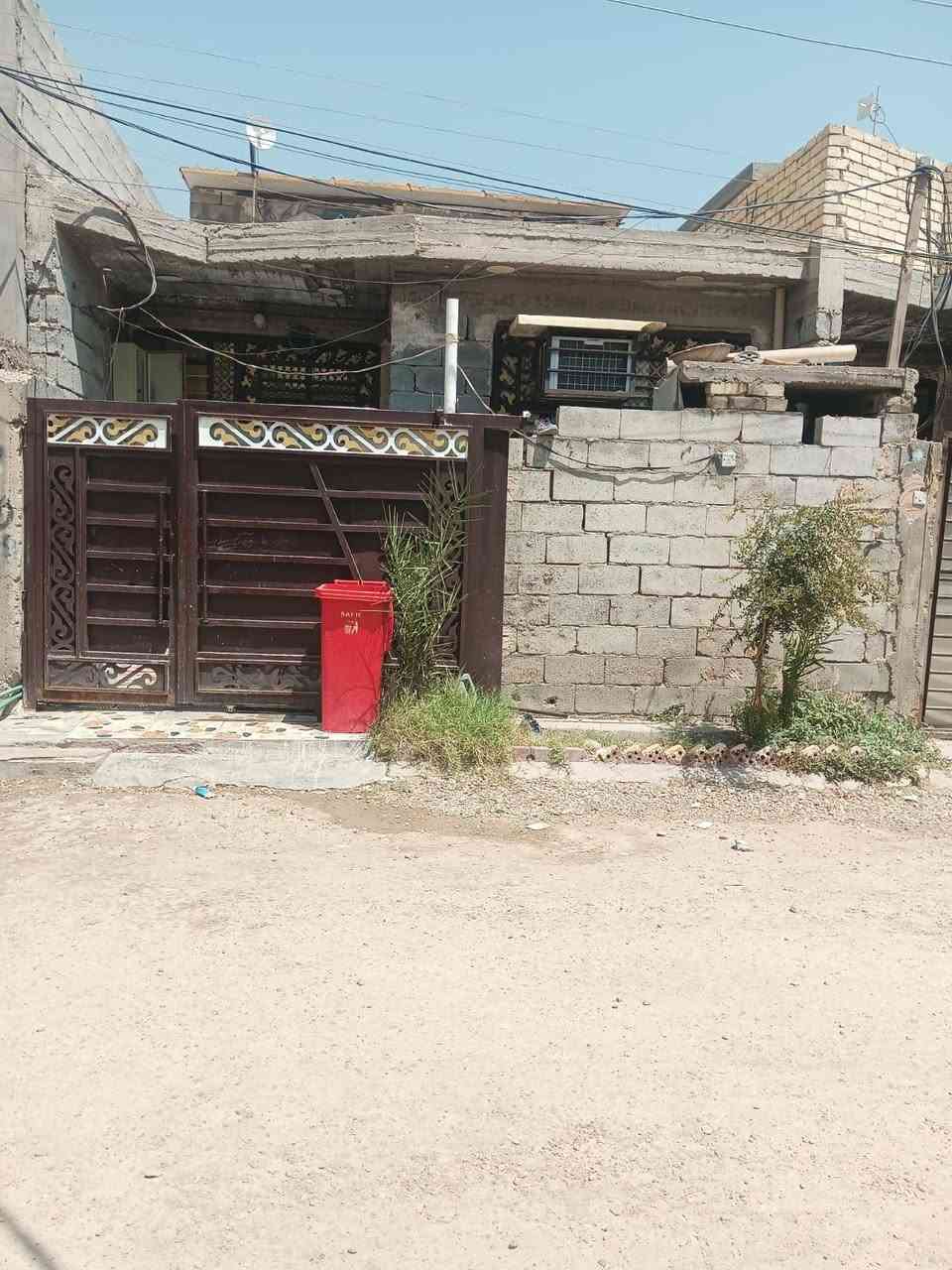 للبيع بيت بسعر مناسب لغرض عمليه  مساحه 100 متر واجه 6 والنزال 18 الموقع حي الولاء كاع ابو ليث طابو زراعي  25 قريب خط النفط  السعر 65 وبيه مجال ،***********
