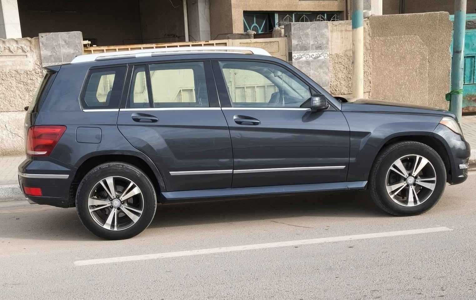 سلام عليكم
مرسيدس موديل 2010 glk 350 
رقم بغداد الجديد , فول مواصفات , مكينة 3500 ، خمسة راكب ، سيارة ما ناقصها شي وما بيها مصرف***********
