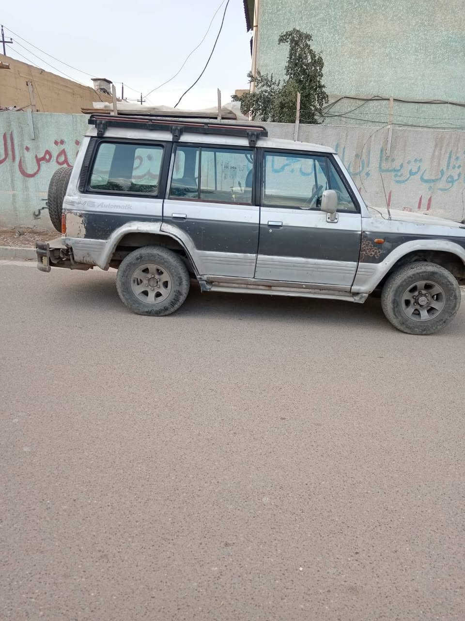 السلام عليكم
كالوبر 1995 بغداد انكليزي السنويه جديدة باسمي
مكينه بطه ٢٥٠٠ مكانها بغداد الكمالية
السعر 41 وبيها مجال 
الايسي بي خربطة
*********** ابو قمر
