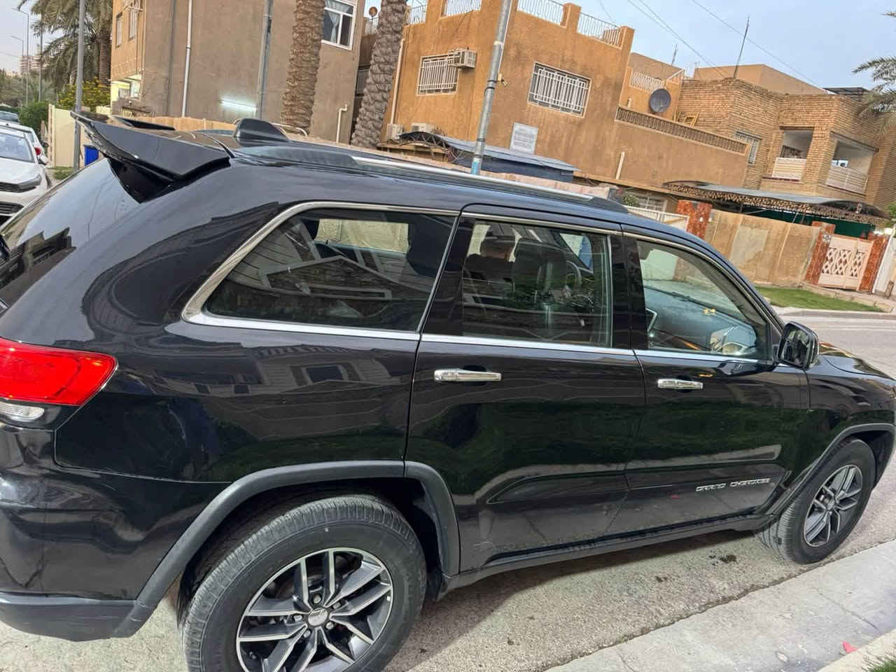 السلام عليكم Jeep 2014 للبيع
📍حادث امريكا فقط باب السكن مبدل بدون دواخل الرقم مميز وياها  باقي التفاصيل داخل الصور 
📍مواصفات فول للاخير فول ميحتاج اذكر مواصفات الفول 
السعر 175 ورقة مكاني بغداد الشعب 
رقمي ***********
