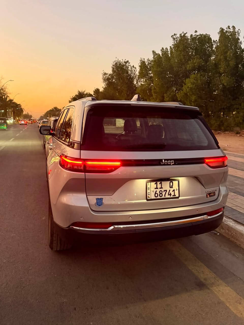 � للبيع جيب شيروكي Limited موديل 2023 – وارد أمريكي

خمسة راكب

وارد أمريكي، بمحرك V6 (6 سلندر)، سيارة نظيفة جدًا، استخدام شخصي وجاهزة للاستخدام.

المواصفات:

 • فئة Limited

 • محرك V6

 • وارد أمريكي

 • كاملة المواصفات عدا البانوراما

 • كراسي جلد

 • تشغيل بصمة ودخول ذكي

 • تشغيل عن بُعد

 • شاشة كبيرة

 • رادار أمامي وخلفي

 • تثبيت سرعة

 • مقاعد كهربائية 

• مع تدفئة  تبريد

• ⁠وخزن ميموري 

شحن واير لس

 • نظام صوت مميز

 • تحكم بالدركسون

 • دبل

رقم بغداد 

الممشى:

(حوالي20,000 ميل)

ملاحظة:

السيارة نظيفة جدًا واستخدام شخصي، حادثه موضح بالصور ، وكل شيء موضح بالصور.

💰 السعر: 27،500 دولار

📍 الموقع: بغداد – “الدوره

📞 للتواصل:***********
