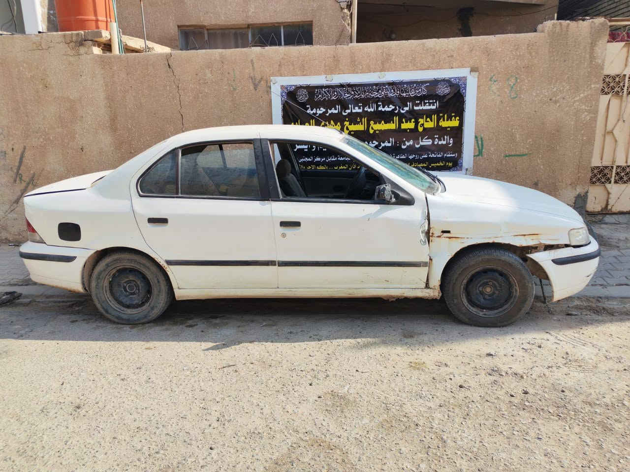 سمند للبيع٢٠١٠ راعيها موجود بالنجف.....عاطلة محرك......كور جديد مامكصوص......أبيعك حديد....للاتصال***********.........***********
