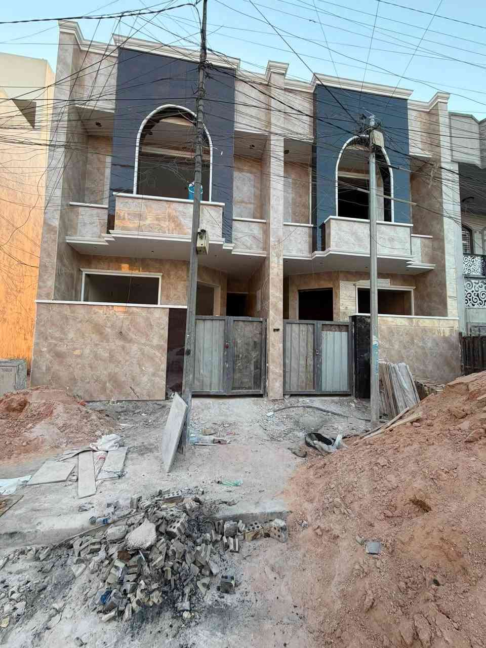 سلام وعليكم 

مشتملات وجه عدد ثنين للبيع 

المساحه 75 متر واجه 5 وربع 
عنوان المشتملات الوزيريه 

الطابق الاول استقبال مطبخ غرفه نوم وخدمات 
الطابق الثاني غرفتين نوم وخدمات 
والطابق الثالث غرفه نوم سويت 

للستفسار اكثر ***********
