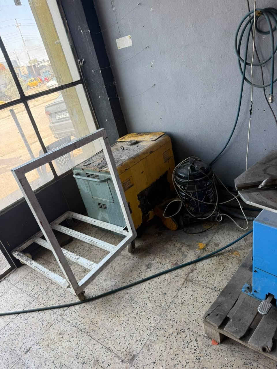 سلام عليكم عندي محل بنجرجي مستعجل عله بيعتهن عنوان موصل ابيع غراض كامل *********** وتساب
