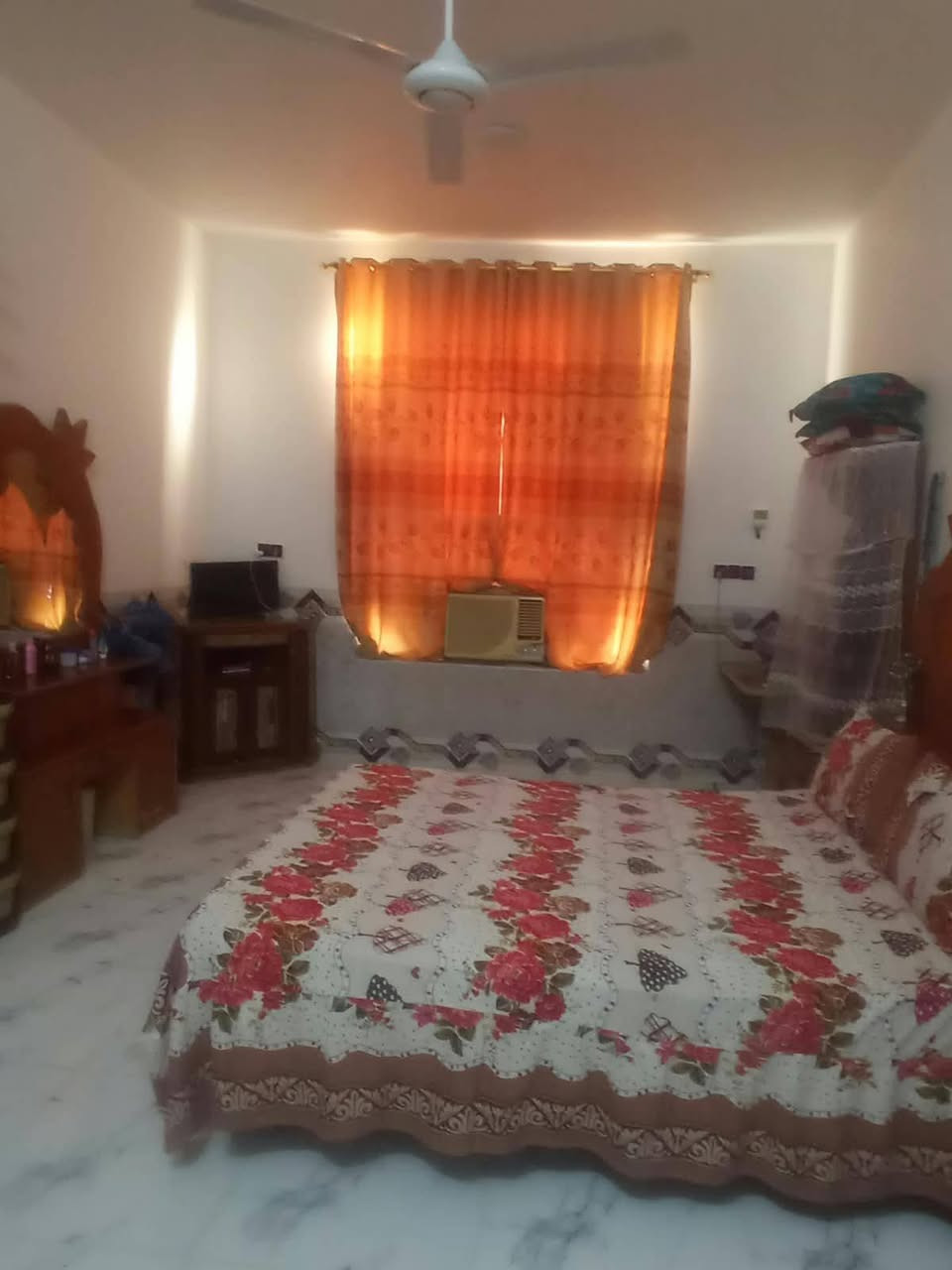 سلام عليكم ارض للبيع مع دار مساحة لارض 4000 متر 
مساحة الدار 250متر بناء حديث طابوزراعي سند25
موقع الارض بابل شارع بزل حجي منطقة ابوعرايس واجهه 25متر ع تبليط ولباقي نزال قريبه جدأ من بزل حجي علي تفاصيل اكثر خاص وتصال 
***********اتصال 
***********وتساب
