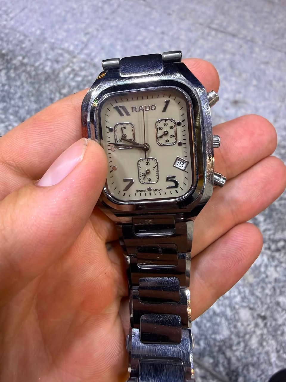 ⌚ RADO Jubile للبيع — جديدة
ساعة رادو جديدة غير مستعملة
تصميم أنيق ومميز + كرونوغراف + تاريخ
💎 Sapphire Crystal
⚙️ Swiss Movt
🔩 Tungsten Steel
رقم الموديل: 180.0286.5

ساعة راقية وتستاهل لهواة الرادو والساعات المميزة

📍 البصرة
💰 السعر: 300$
📩 للاستفسار ***********
