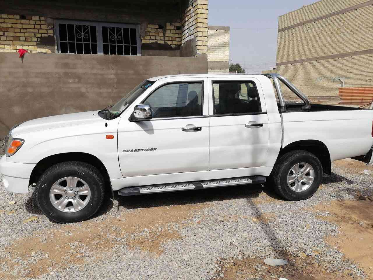 السلام عليكم كراند تايكر ٢٠٢٠ للبيع مطلوبة سنتين وتصير حرة قطع ع الماستر بأسمي للبيع ماشية ٥٠ الف اخذتها من الشركة العامة مكفولة (عدا باب البدي الظربة مبينة) ما مصلحها والباقي كفالة رقم بغداد السيارة مال بيت مما مشتغل بيها بعدها لوك محرك وكير مكفول بيها شاشة وكاميرا 
للاستفسار ***********

