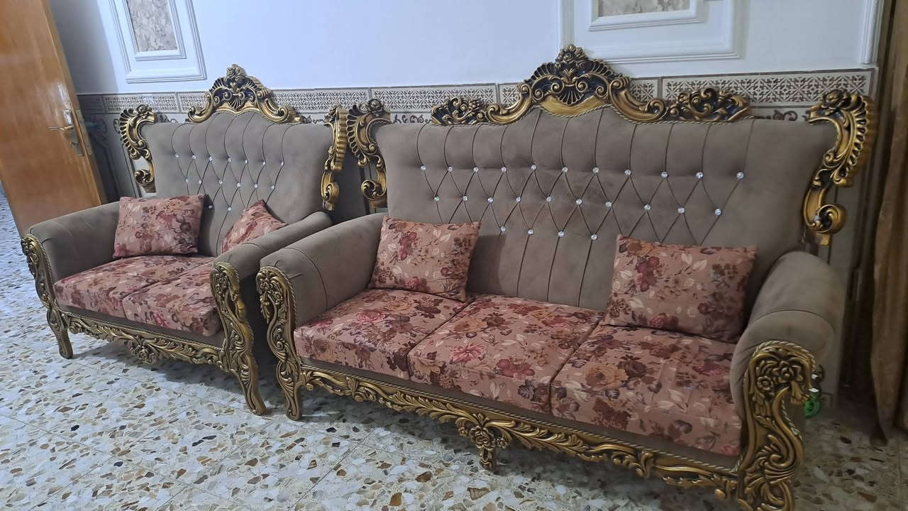 للبيع 
تخم  تركي مكون من عشره مقاعد + كوشات جديد استخدام قليل نضيف ١٠٠%١٠٠
١.٢٥٠مليون وربع وبي مجال قليل مكاني المسيب السويفات رقم الهاتف (***********

