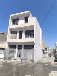 الدار للايجار حي الفرات قرب بيت ديده يتكون من 3غرف نوم وحمامين ومطبخ و...