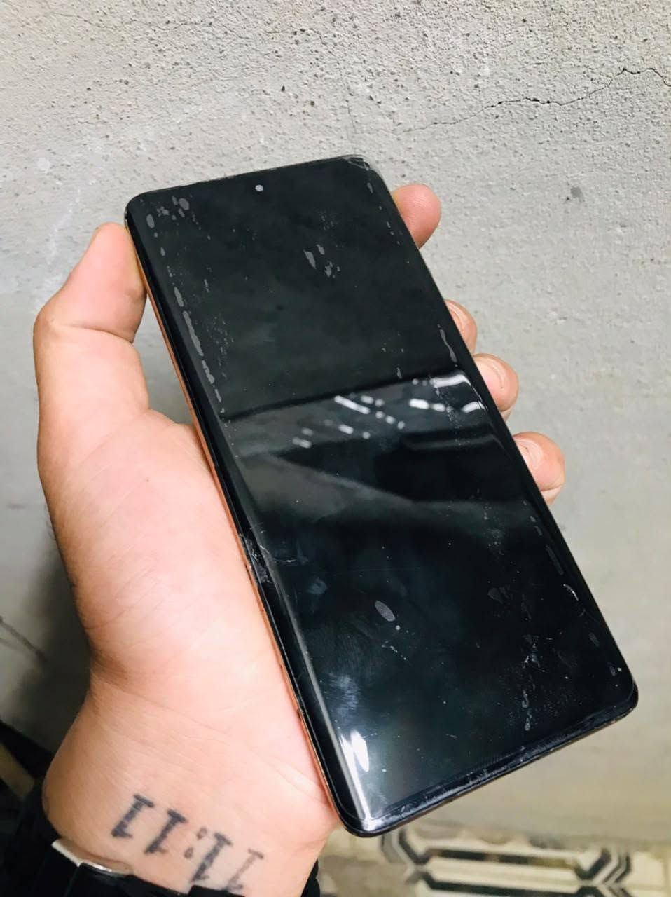 ل سيم realme 11 Pro 5Gذاكره256--رام 16--عيبه فقط لمس بي كسور ابد ما ماثر جهاز كل عيب مابي دبل سيم سعر ١٥٥بي مجال حك جيه ***********
