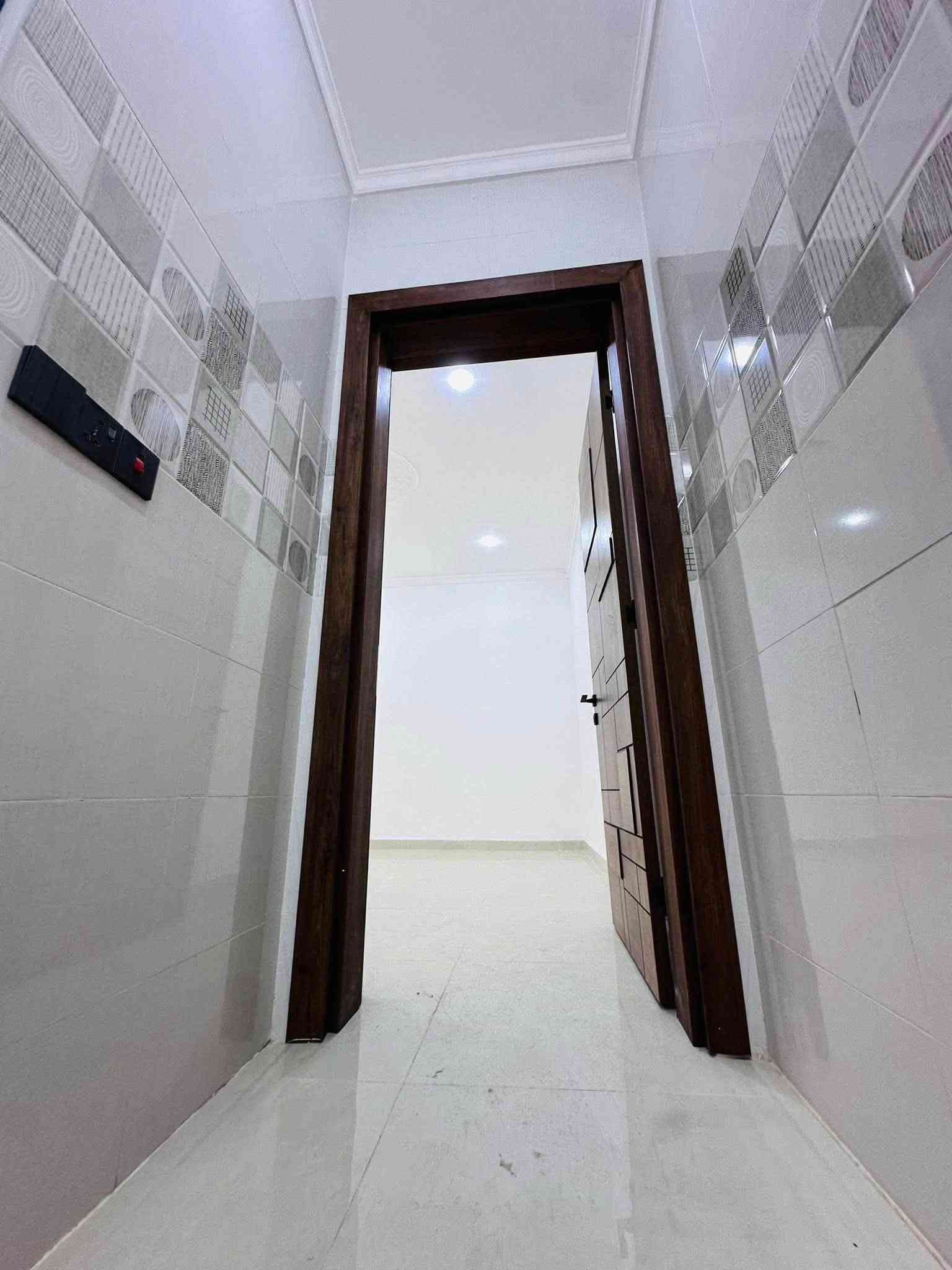 مشتمل ٨٨ للبيع
مدخلين / بناء حديث
موقعه 📍الشعب حي التجار الاولى موقع ممتاز
يحتوي على #استقبال #مطبخ معزول #٤غرف #خدمات
للأستفسار آكثر الأتصال على الأرقآم 
***********
الأخوين للوساطة العقارية
