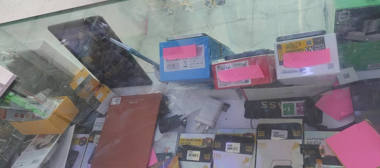 مكتب التقني S -H
توفرة وجبة من الاجهزة موبايل جديد والمستخدم و الايباد 
بسعر مناسب 
عنوان شارع الضريبة بالقرب من تيم مارت يم البوابة الحديقة مكتب التقني S H 

***********
