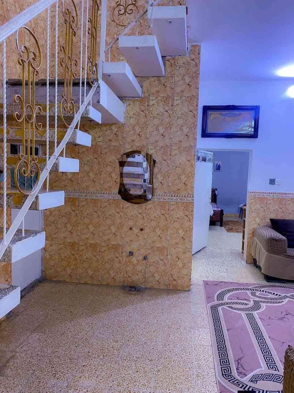 بيت للبيع طابقين في ام الكبر والغزلان ع الشارع قرب الركن السوري مقابل الساحه للاستفسار ***********3
