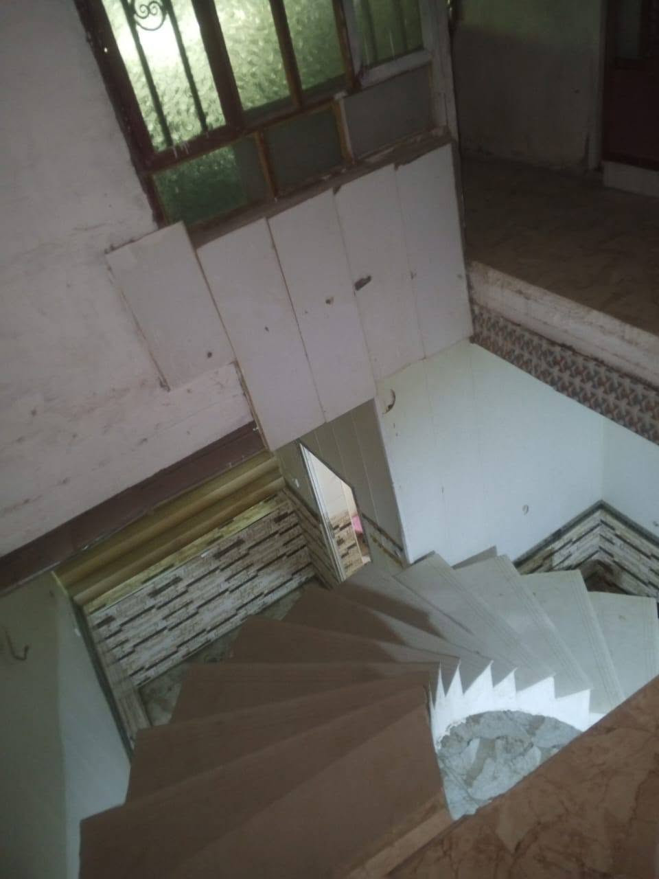 🏠 بيت للبيع بسعر مناسب جدًا 🔥
📐 المساحة: 100 متر مربع
📍 الموقع: مقابل جسر سيف سعد – بداية نزلة سعد بيجو
📌 ركن على شارعين
🏡 تفاصيل البناء:
🔹 الطابق الأرضي: • استقبال
• مطبخ
• هول
• مجمع صيحات داخلي وخارجي
🔹 الطابق الثاني: • كلدور مفتوح
• غرف عدد 2
• بالإمكان تحويل الكلدور إلى غرفة ثالثة
💰 السعر مناسب جدًا وفرصة للجادين.
📞 للاستفسار عن باقي التفاصيل:
مراسلة على الواتساب فقط
📱 ***********
للجادين فقط، يرجى المراسلة على الواتساب.
إذا تريد،
