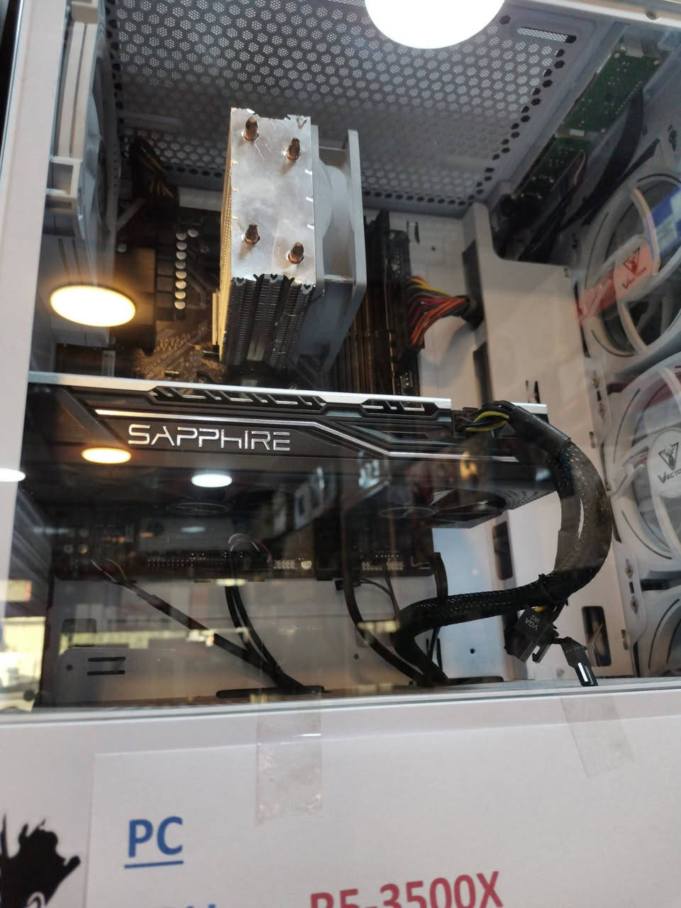 🔥 للبيع تجميعة PC Gaming كاملة 🔥

🖥️ المواصفات:

- 🎯 CPU: Ryzen 5 3500X
- 🧠 RAM: 16GB DDR4 2133MHz
- 🎮 GPU: Sapphire RX 580 8GB
- 🔧 Motherboard: Gigabyte B450M DS3H
- 💾 SSD: 512GB mSATA
- ⚡ Power Supply: 500W
- ❄️ CPU Cooler: Tower
- 🖥️ Case: أبيض + 4 مراوح ARGB

✅ التجميعة جاهزة للاستخدام واللعب
📸 الصور حقيقية للجهاز

🚚 التوصيل لجميع المحافظات: 5,000 دينار فقط

📞 للتواصل: ***********
بيع ٥٠٠ الف بيه مجال
