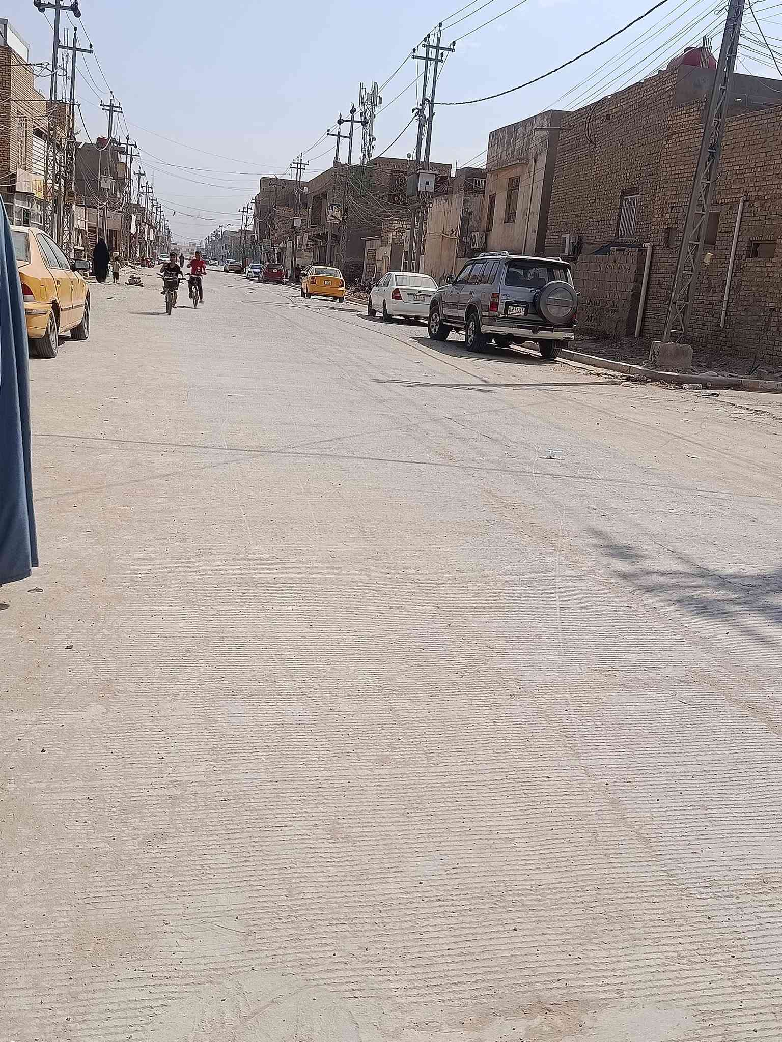 بناية تجارية • مساحة ١٠٠م • ٣ محلات