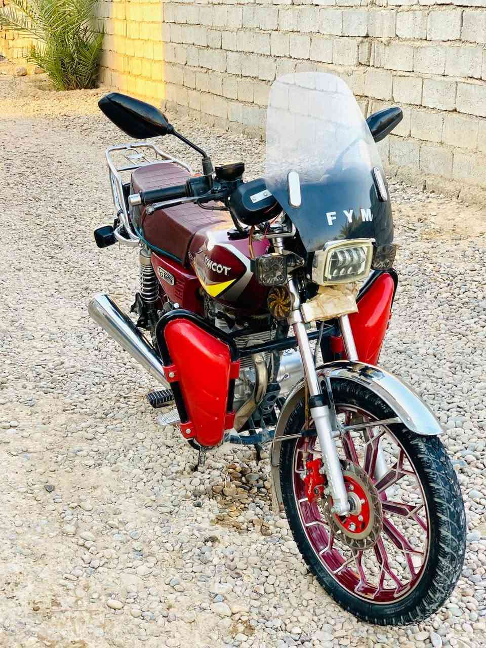 بعد السلام يوجد موطور خمسه كير سونك 2024 بلادي كلو محرك 200 الباب لاول وزن ثقيل محرك شرط لا صرف ولابخار كهربائية كلها شغاله دبلات تواير جدد ماناقصو كلشي منفيس سويجات ثنين 
السعر 700وبي مجال 
الاستفسار اكثر ***********
