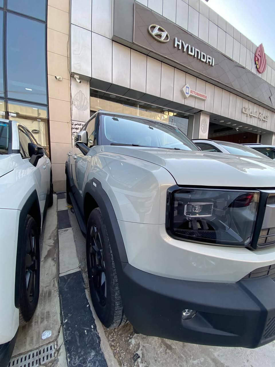 ￼

🚙 جيتور T1 Comfort 2.0T

المواصفة Comfort
المحرك 2.0 لتر تيربو
القوة 255 حصان (187 kW)
العزم 390 نيوتن.م
القير أوتوماتيك 8 سرعات AT
الدفع أمامي FWD
السرعة القصوى 180 كم/س تقريباً
الوقود بنزين 95
سعة التانكي 70 لتر
المقاعد 5
طول السيارة 4705 ملم
العرض 1967 ملم
الارتفاع 1843 ملم
قاعدة العجلات 2800 ملم
الخلوص الأرضي 199 ملم
حجم الشنطة 574 لتر
الجنط 19 إنچ، 235/60 R19

⭐ أهم تجهيزات الـComfort
 • شاشة وسطية 12.8 إنچ
 • شاشة عدادات 10.25 إنچ
 • معالج Snapdragon 8155
 • Apple CarPlay وAndroid Auto لاسلكي
 • شحن لاسلكي
 • 8 سماعات
 • تكييف أوتوماتيك ثنائي المنطقة
 • فتحات تكييف خلفية
 • مقاعد جلد صناعي
 • المقاعد الأمامية كهربائية + تهوية
 • ذاكرة كهربائية للشنطة
 • باب شنطة كهربائي
 • تشغيل ودخول بدون مفتاح
 • إضاءة LED كاملة بالـComfort

📞***********.       
بغداد/البياع
