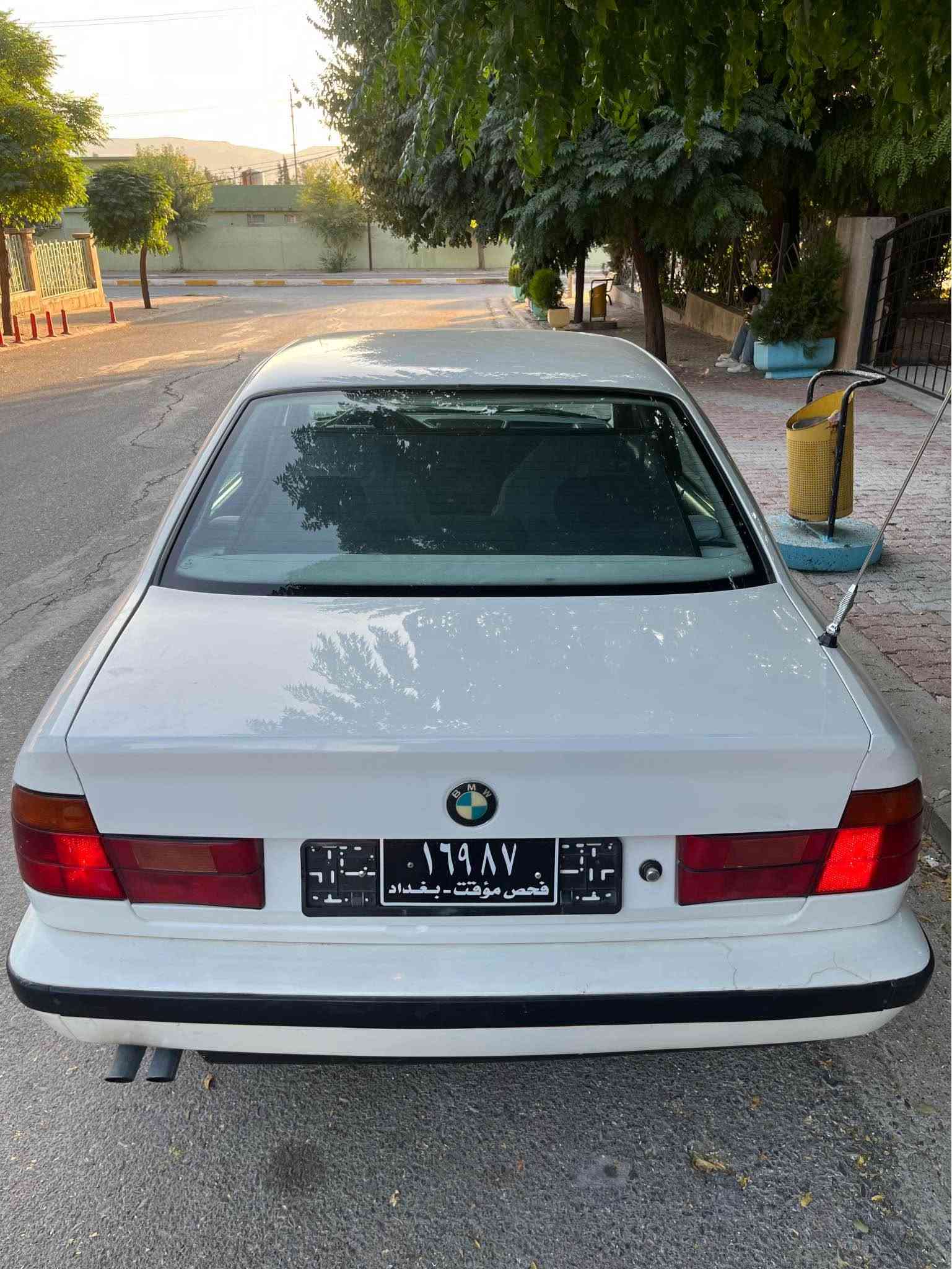 بیئێم مۆدیێل ١٩٩٢
مەکینە 535i
بێسەرەتا ساخ ساخ 
بێ بۆیاخ بێ لێدران 
شتی تازە و لۆک 
گێڕ عادی 
مواسەفات 
چوار جام کارەبا پەردە قفڵ مەرکەزی و ئێڕباگ
چرکەی نیە و تەقەو ڕەقەش بە شەرت 
تەبرید ی سارد و گەرم بە شەرت
ناو نیلی 
*********** السليمانية, العراق
