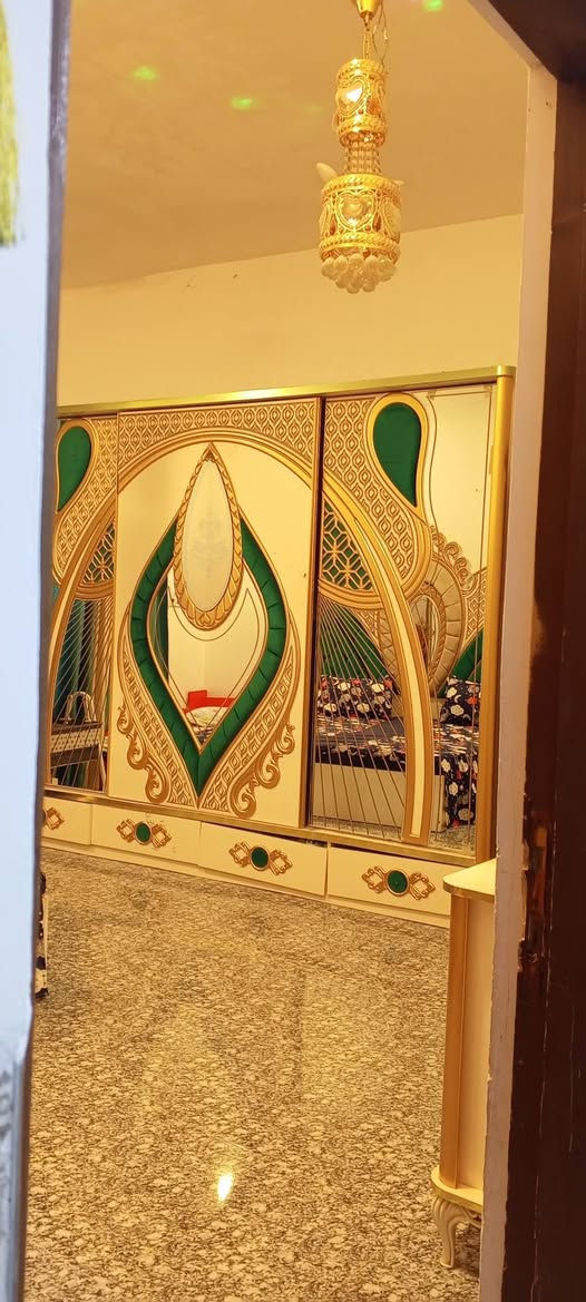 بيت للبيع طابو زراعي سند 25 مساحة 170م  طريق سيد إبراهيم يبعد عن التبليط 50م 3غرف نوم مطبخ صاله استقبال صحيات داخلية وخارجية الطابق الثاني غير كامل البناء ابلوك سعر 68 بي مجال الاستفسار  ***********
