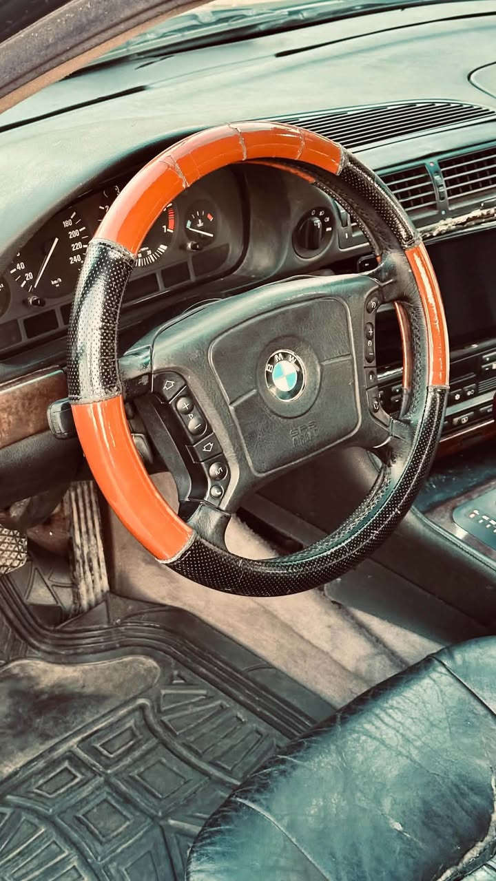 السلام عليكم bmw للبيع
السعر 58

اتصال او وتساب ***********
بي ام صقر كاسحة 740 
موديل 1996
محرك 4400
كير اوتوماتيك 
نظام اي بي اس ABS + مانع انزلاق تركشن 
وضع قيادة عادي + سبورت
رقم الماني + مشروع وطني سنوية 2027
غرفة جلد m كهرب
الكشنات هيتر + كشن السايق خزن ميموري وضعيات
مري جوانب كهرب - زئبق (ضد لايت العالي)
مراية وسطية كهرب 
دبل جام + كهرب
تبريد + تدفئة -التبريد قطعتين 
صندوق شفط
سنتر لوك كامل - قفل مركزي 
سويج تشغيل + سويج ريموت تحكمات
شاشة ايباد 
حساسات امامي وخلفي بالدعاميات بس مامربوط
حساس صعود الجام ع ايد الشخص يوكف الجام
حساسات سكيورتي نظام امان شغال مع هورن انذار
سيدي جنجر بالصندوق
تحكمات ستيرن 
صبغ عام جمالية 
 
مكان السيارة بالموصل - الايسر

#موصل #الموصل #نينوى #بي_ام #سيارة_للبيع
