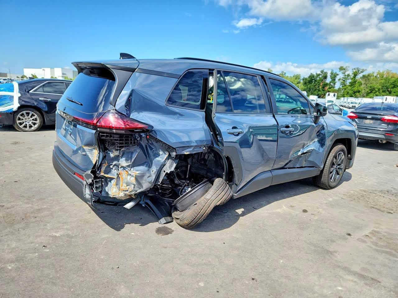 🚗 2026 TOYOTA RAV4 XLE PREMIUM
🛠️ الضرر: موضح في الصور
📏 عداد المسافه 200 مايل (فعلي)
📋 حالة السيارة: تشتغل (Run and Drive)
🔧 حجم المحرك: 2.5 – 4 سلندر (هايبرد)
🔍 رقم الشاصي: 2T36DRBVXTC007521

📍 موقع السياره : شهر ونص توصل الحره 
للستفسار الاتصال ***********
