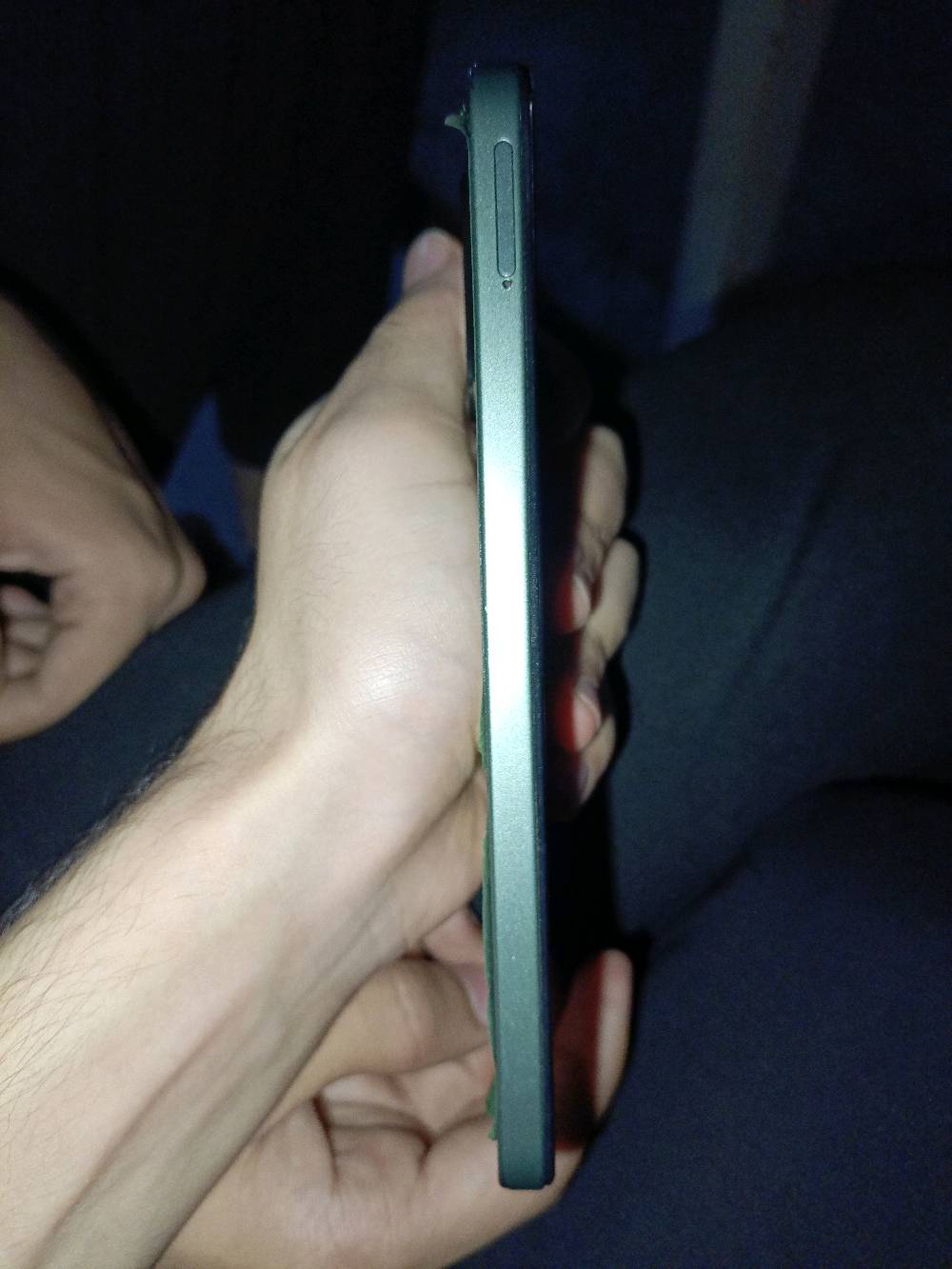 موبايل هونر x7c الجهاز الشاشة بيها ضربة خفيفة ما تاثر على الاستعمال ب اي شي البطارية تطول يوم كامل اوياك يجي بمعالج زين يمشي حالك ب اغلب الالعاب و يشغلك 60 فريم ببجي و مثل الورد ذاكرته 256
ممكن تذكرلي شنو الرام بالضبط ونسخة الجهاز كاملة، يعني Honor X7c شكد رام وشكد تخزين؟: 
256 و الرام 8+8
وين مكانك بالعراق حتى المشتري يعرف إذا يگدر يستلم حضوري لو شحن؟: 
ديالى السادة
الجهاز مفتوح/نظيف من حساب غوگل وما بيه أي قفل أو نمط، لو جاهز للبيع مباشرة؟: 
الجهاز مستعمل مامفتوح 
شنو المتضمنات ويه الجهاز: الشاحن، الكيبل، العلبة، الكفر، أو أي ملحقات ثانية؟: 
الشاحنه و الواير 
بالسعر عدك مجال للمساومة لو تريد تكتب آخر سعر ثابت؟: 
اي السعر بي مجال 
للتواصل واتساب الرقم ***********