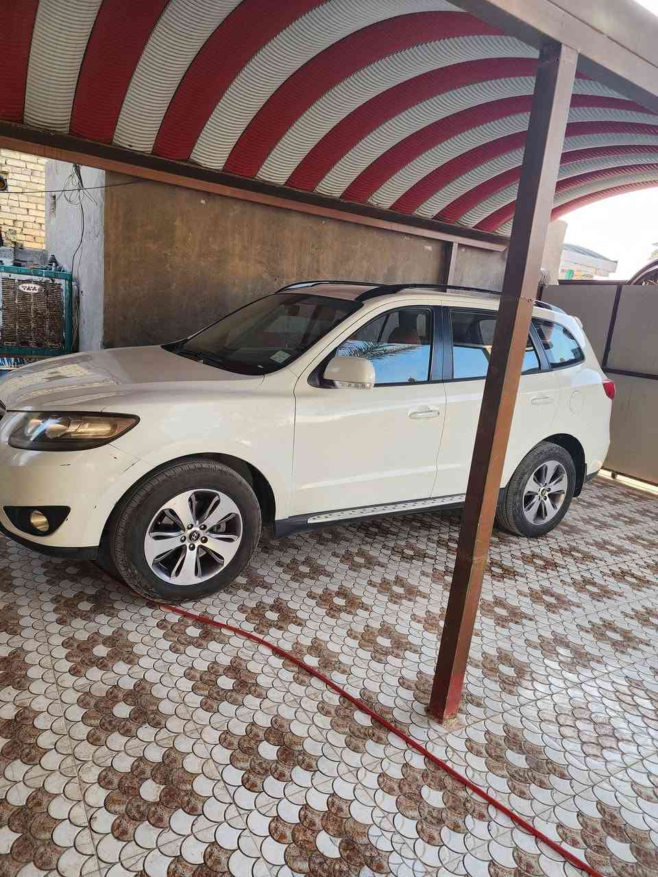 ((للبيع فقط بدون مراوس بدون مراوس)) 
سنتافي2012 خليجي رقم بغداد  بسمي 
مواصفات شركة العامة مكفوله  عامه عده مكانين  واضحات بالسونار سياره وتبديل الدعاميه الخلف جاهزه  من للاخير ما تخسر عليها الف مكان الديوانيه السعر ١٥٥ وبيها مجال قليل حك الجيه مكاني الديوانية للاتصال ***********
