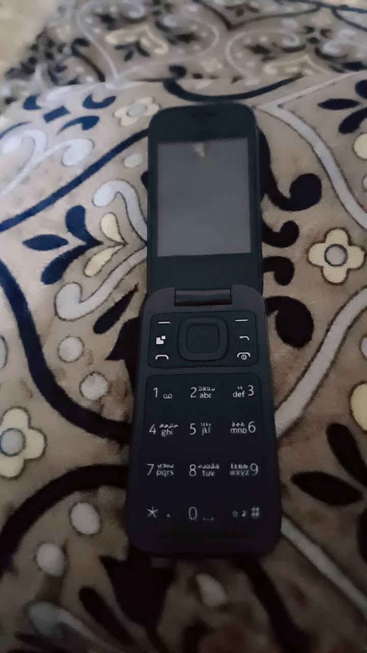 نوكيا • شاشتين • استعمال قليل