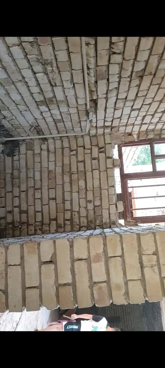 السلام عليكم بيت هيكل بالزعفرانيه الزراعي سعيده خلف جامع الكيلاني 150 متر مبني طابق ونص باقي له ارضيه وجدران لبخ مي ومجاري وكهرباء مؤسس للبيع والاستفسار اتصل على هذا الرقم سعره 75 مليون وبي مجال  سنه 25 عرض الشارع 6 م (***********) (***********)
