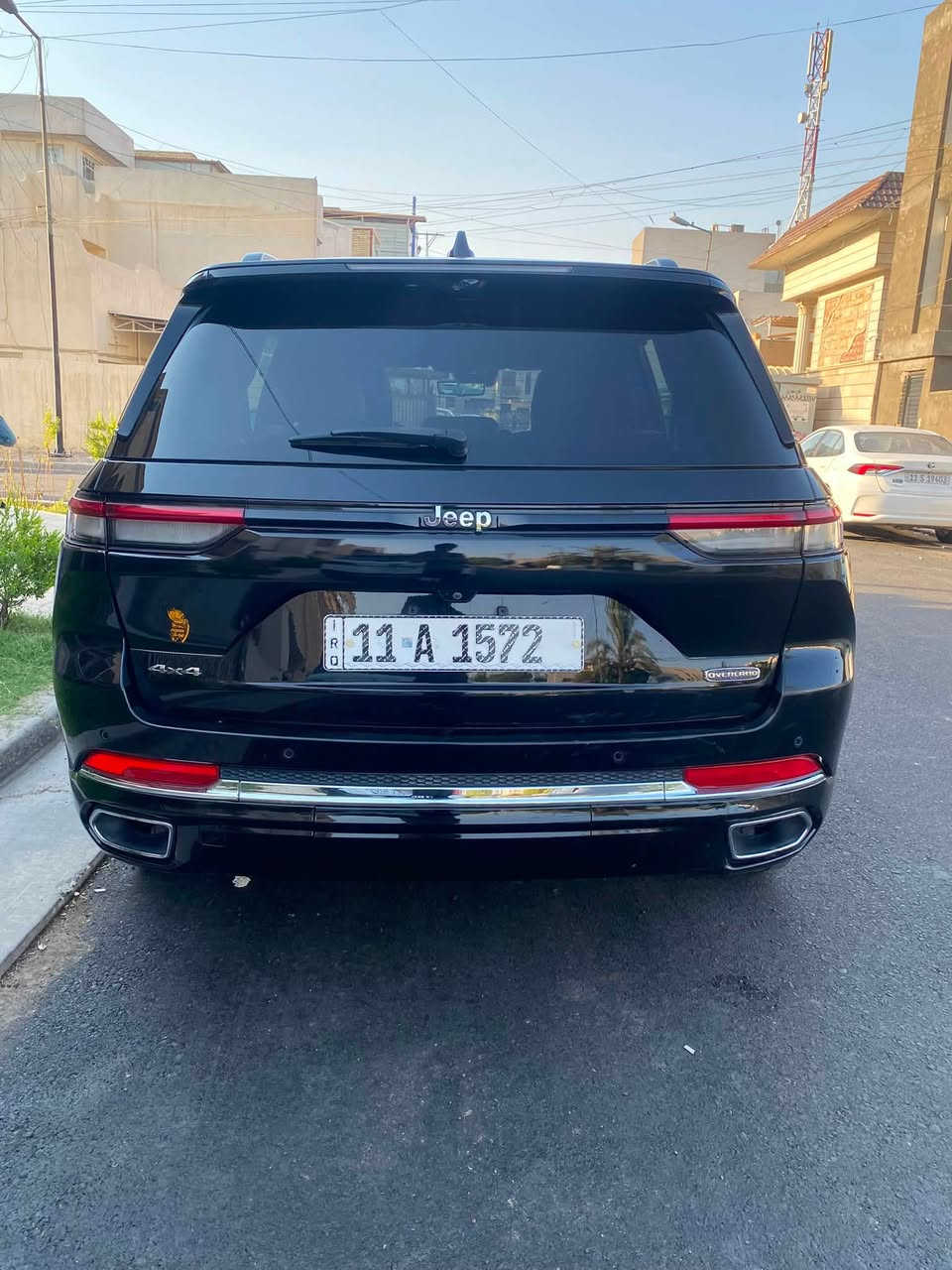 للبيع 2023  jeep grand cherokee overland امريكي(وارد كندي)
رقم بغداد مميز 
ماشيه 41 الف كيلومتر 
5 راكب 
داخل جلد طبيعي اسود
5 شاشات (3 امامي و 2 خلفي)
تدليك و مساج امامي
كشنات تدفئة و تبريد امامي
كشنات خلفي تدفئة
5 كاميرات 
تبريد امامي و خلفي 
اوتوبارك 
خزن ميموري 
روئية ليلة Night vision  
داتا شو
رادار 360
المحرك 3.6L 6V
جكات
و الكثير من المواصفات التي لم يتم ذكرها 
الحادث تبديل جاملغ ايسر و ربع الدعامية اليسرى و تصليح كلش بسيط بالشاصي الامامي على البارد 
ويل قياس 20 انج
السعر 356$ ورقة
للاستفسار: ***********
