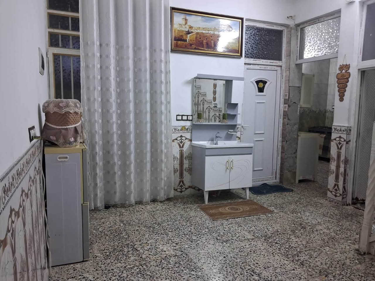 السلام عليكم
مساحة البيت 105م واجهيه 7 ونزال 15

بيت طابق واحد كامل مكمل والطابق

والطابق الثاني مبني غير صب السقف 

منطقة الوليد الزراعي سند 25 وكاله ام الصوره 

شارع تبليط ماء كهرباء مجاري 

شارع شيخ مناف الامانه مدخل 

مدخل الثاني من سدة الوليد 

(السعر95 ) ***********
