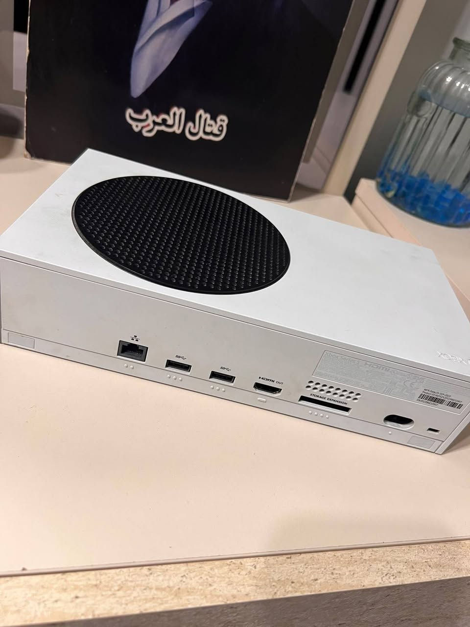 بلي اكس بوكس سيرس اس نضافه كدام عينك 
ذاكره 512 
جوستك وحده 
غراض كامله 
اشتراك موجود ومنزل بي فيفا وبيس 
اشتراكه بعد شكم يوم ويخلص 
ب 450 وبي مجال قليل 

اي استفسار
رقم واتساب *********** فقط
