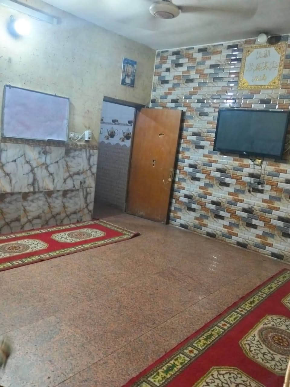 السلام عليكم دار للبيع المساحه  80 الواجه 6  وربع النزال 13 ملك صرف الشعب حي الجزائر منطقه المثلث  قرب الشارع العام 
***********
