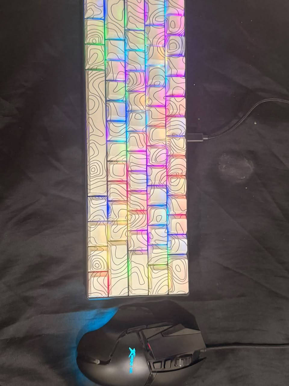 توصيل متورفر داخل بغداد
***********

كيبورد ck61 gaming keyboard 
12 مود RGB تحكم كامل بلانارة
Blue Switch
نضيف جدا

الموديل: GM-520
النوع: ماوس ألعاب سلكي (Gaming Mouse)
المستشعر: Optical
عدد الأزرار: 8 أزرار قابلة للبرمجة
مستويات الـDPI: 800 / 1600 / 2400 / 3200 / 6400 / 12800
معدل الاستجابة (Polling Rate): 1000Hz
الإضاءة: RGB مع 13 تأثير إضاءة
عمر الأزرار: حتى 5 ملايين ضغطة
طول السلك: 1.6 متر (مغلف بخيوط للحماية)
الوزن: 91 غرام
الأبعاد: 130 × 76 × 43 ملم بغداد, العراق
