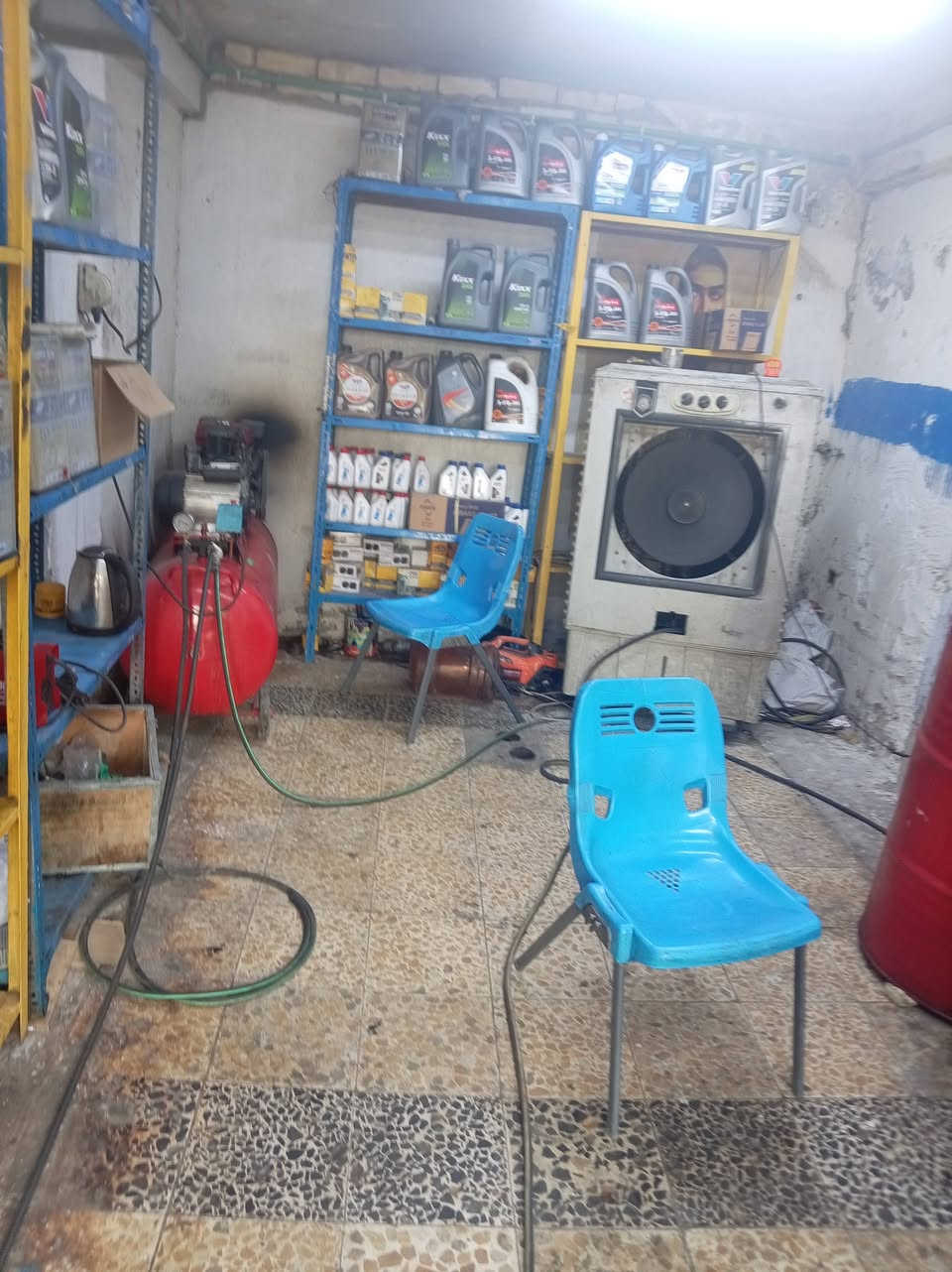 سلام عليكم محل بنجرجي لبيع مكانه بغداد المشتل الشارع العام مقابل مطعم الف عافيه ***********
