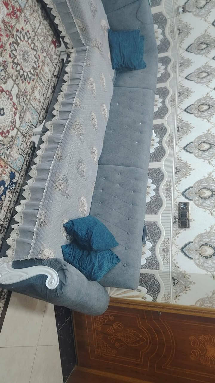 السلام وعليكم قنفات للبيع عشر مقاعد سعر 200 رقم الهاتف ***********
