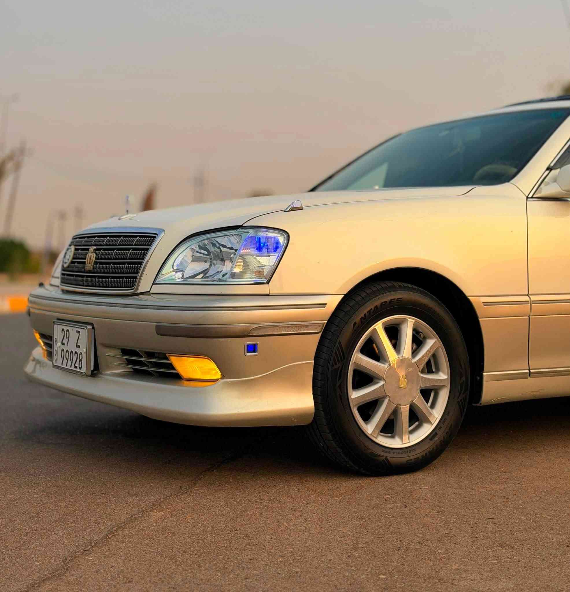 مكلف بل نشر
تيوتا كراون ملكه 2003 اصليه 
رقم واسط نكليزي بسمي هزه جديده  سنويه جديدة 
كرستال 
3دكم 
مكينه ديفور الجبير
تسجيل جديد قرار 102
تخم تاير جديد ستوني شاده 
ويل نجمه اصلي 
تبريد ثلج 
كشنات كهربائي 
برده خلفيه 
تحكم ستيرن 
شاشه بلاديه 
اريل امامي خلفي 
زنون بلادي 
بلوتوث

سيار كفاله عامه شرط السونار ابيعك 
ماشيه 190 حقيقي شرط 
سياره شرط طك كارتون بريحت اليابان 
كوت قضاء الحي 
***********
