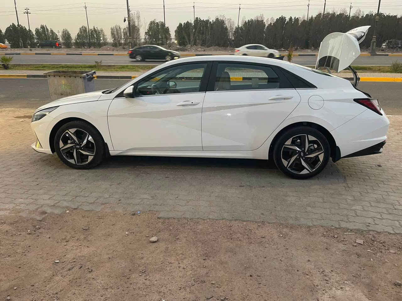للبيع فقط مكلف بالنشر لحد يراسلني رجاءً
النترا ٢٠٢٢ خليجي 
رقم بغداد اقصاد (راعيه مايسدد ابيع واقع حال)بدون راعي 
سيارة فول مواصفات 
مكينة ٢٠٠٠ 
فتحة 
بصمة تشغيل
لد امامي خلفي 
اشارة ترحيب 
مرايات شفط 
سيارة جاهزة مكينة كير تبريد سعر اتصل على رقم مو الي سيارة *********** البصرة, العراق
